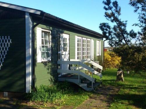 Renoviertes Ferienhaus in Virserum mit großem Garten und Kinderspielhaus